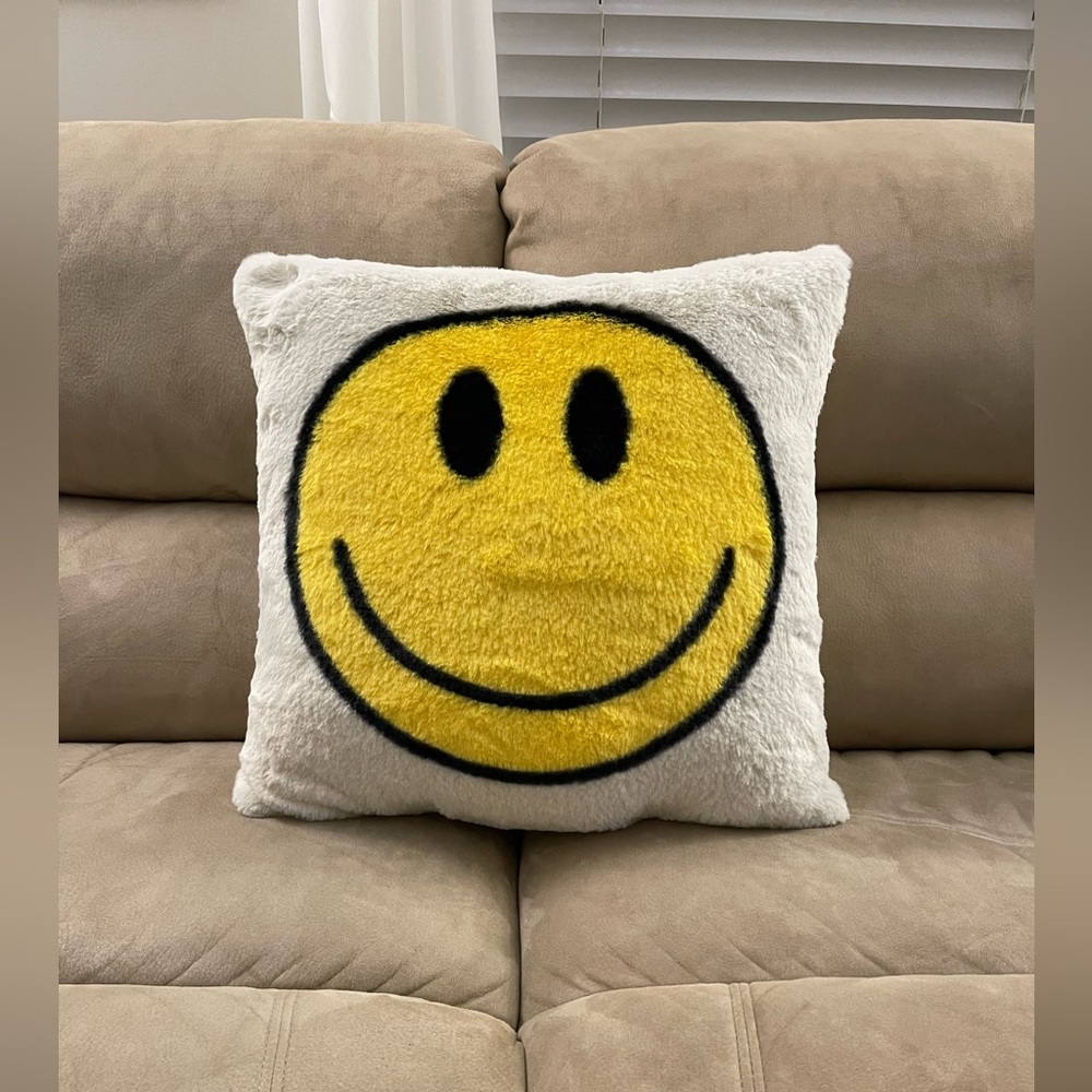Vintage Faux Fur Smiley Pillow